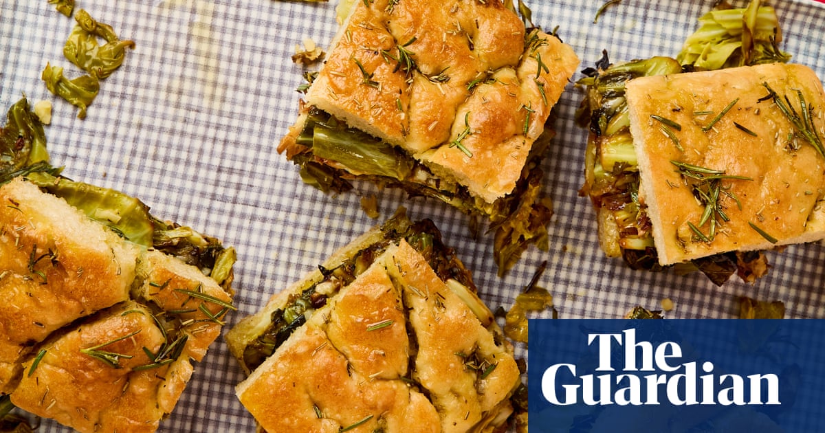 Receita de Meera Sodha para verduras de primavera e focaccia de piquenique cheddar | Comida e bebida de verão