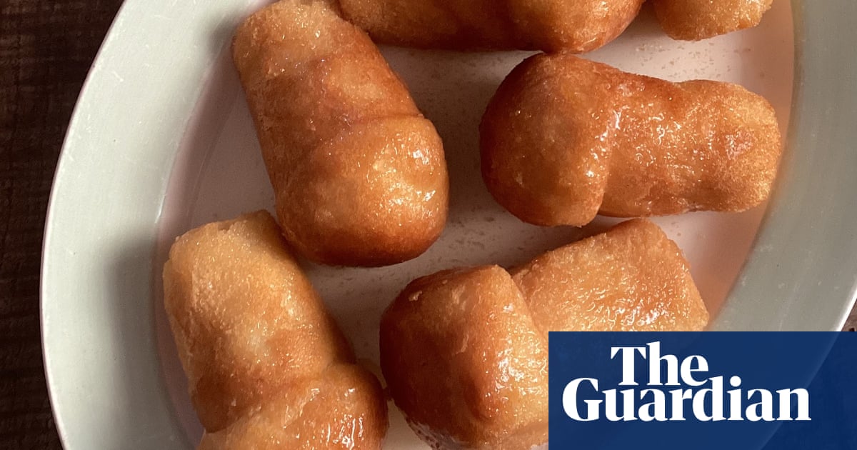 Receita de Rachel Roddy para Mini Babas Al Rum | Sobremesa