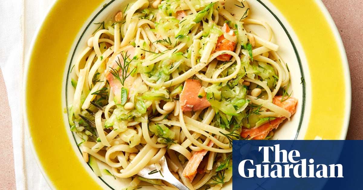 Receita rápida e fácil de Rukmini Iyer para Courgette Linguine com truta, limão e endro | Comida e bebida de verão