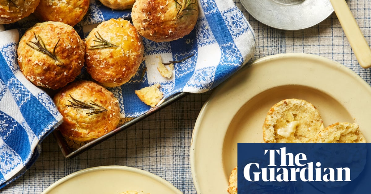 Receita rápida e fácil de Rukmini Iyer para Mini Scones de Parmesão, Apple e Rosemary | Cozimento