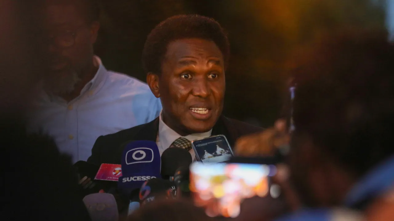 Reforço policial e ruas cortadas em maputo antes de ida de mondlane à pgr