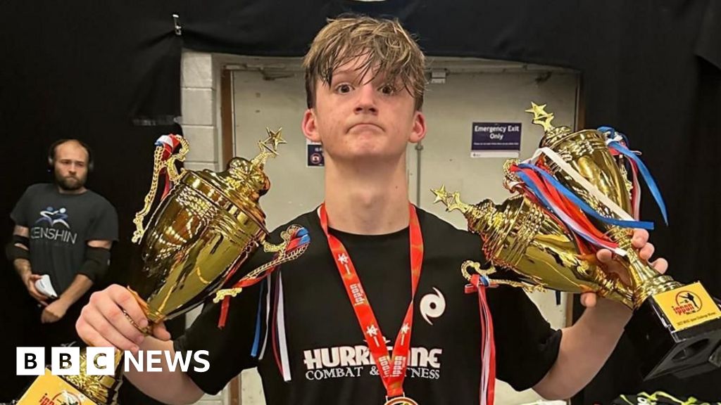 Salvaguardas 'inexistentes' quando o kickboxer, 15, morreu