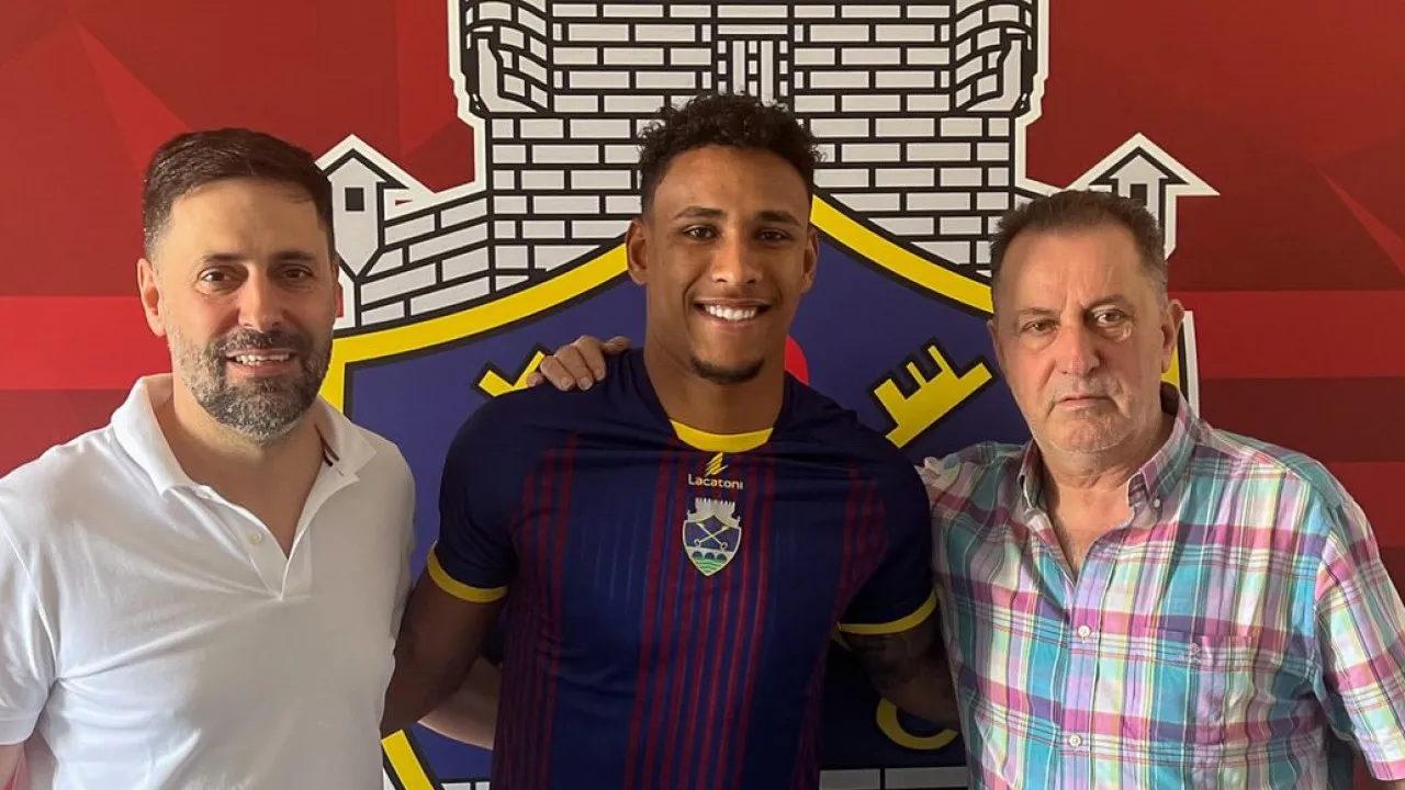 Santa Clara Empresta Reinaldo Ao Chaves