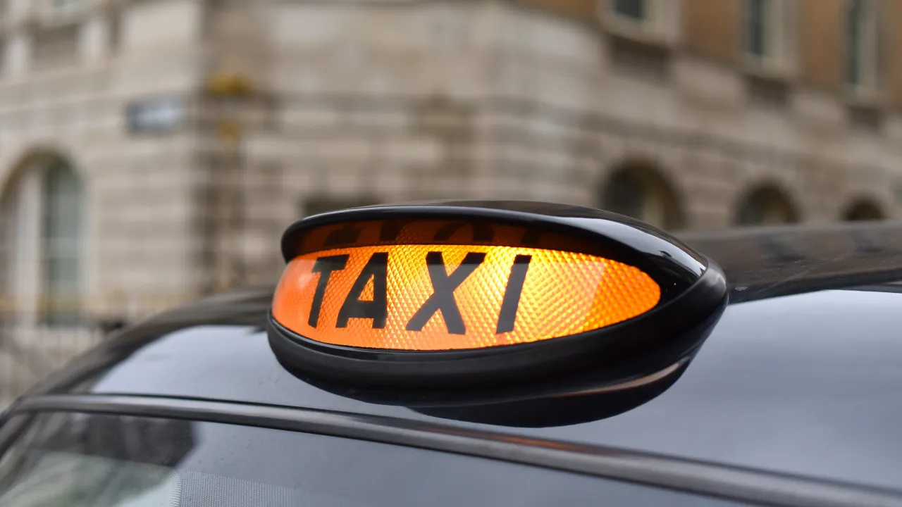 Será este o futuro dos transportes? Reino Unido terá serviço de robotaxi