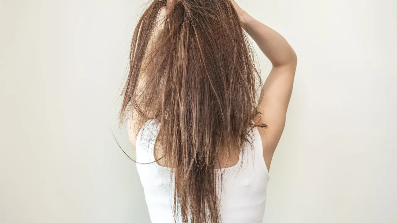 Sinais de Que o Seu Cabelo Está Desidratado