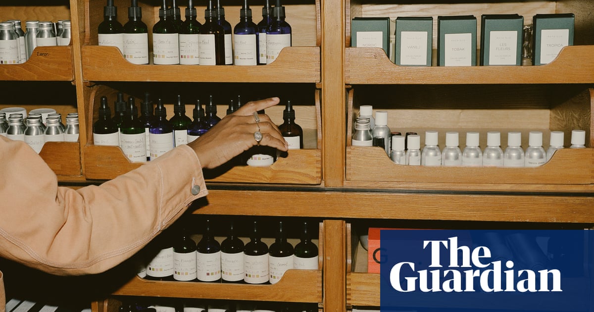 'SmellMaxxing' e 'Frag Heads': como o boom do perfume gen Z surgiu rosas para marcas indie | Fragrância