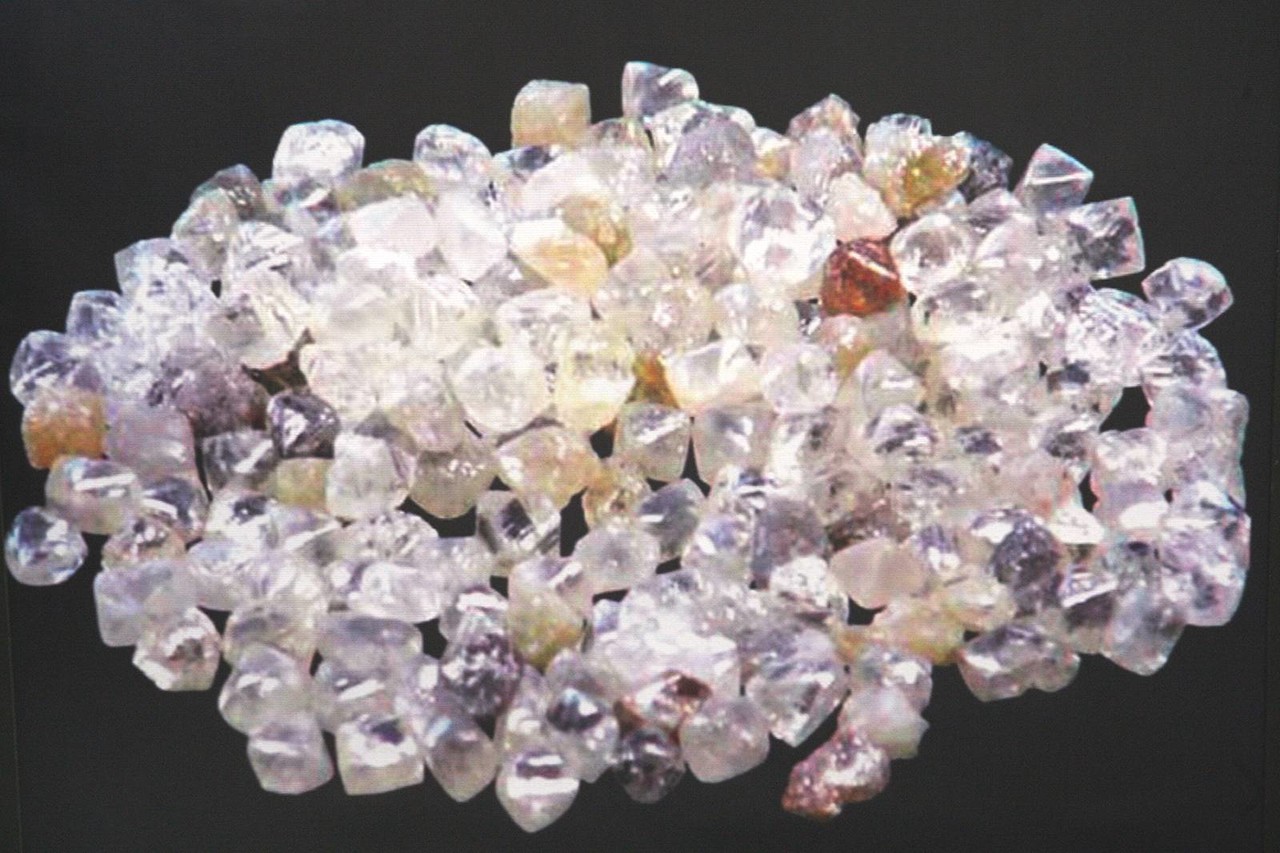 Sodiam Arrecadou Mais de 15 M $ com Venda de Diamantes, Especiis