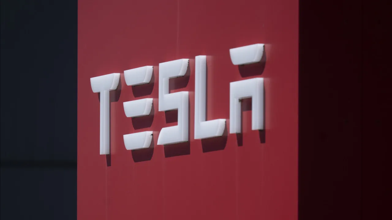 Tesla interrompe produção de dois modelos no Texas. Este é o motivo