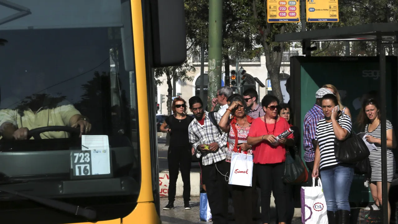 Trabalhadores da Carris iniciam hoje greve parcial até sexta-feira