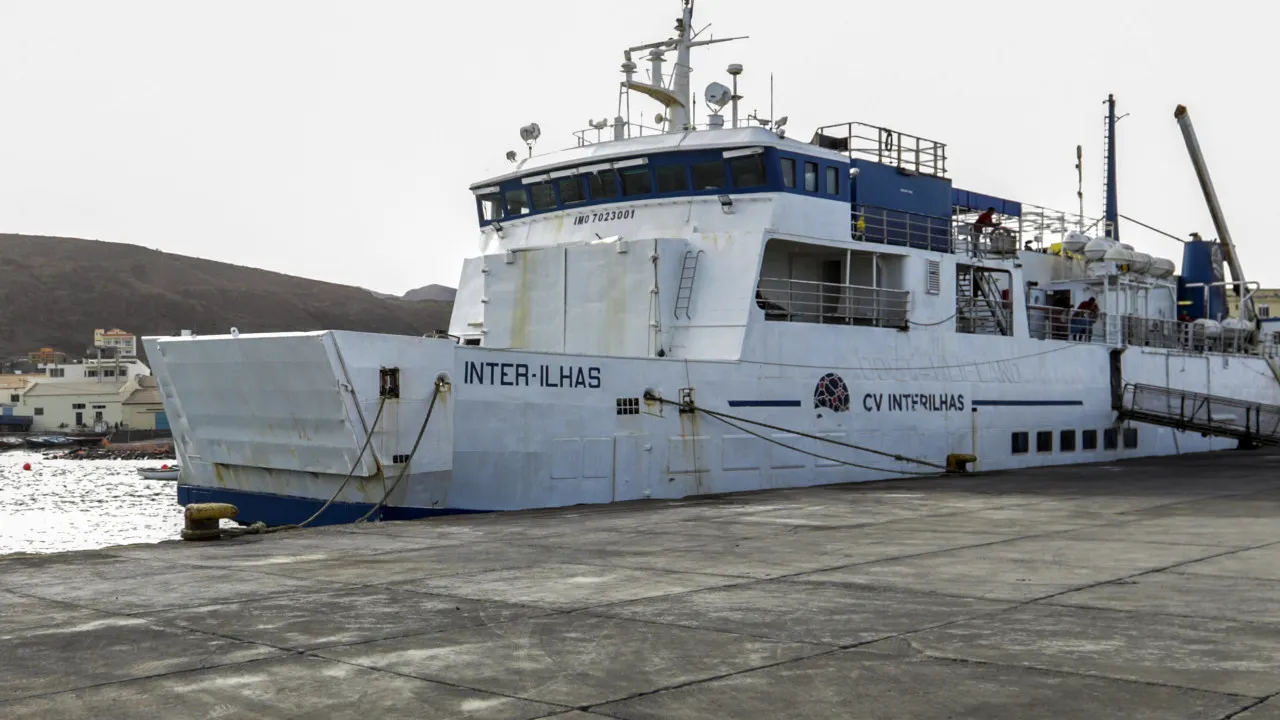 Transportes de Cabo Verde Planeiam Rotas Com Umnico BiLHETE