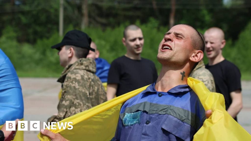 Troca de prisioneiros entre a Rússia e a Ucrânia em andamento
