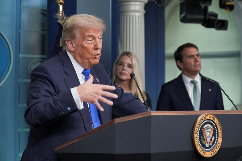 Trump diz que "seria ótimo" se Powell reduzisse a taxa de juros