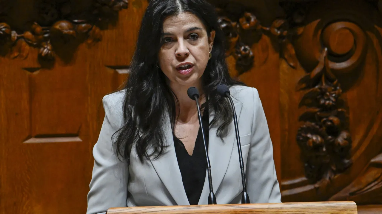 Violada de Criança? "Não tem 'como prórias ideias' como defendo rita matias"