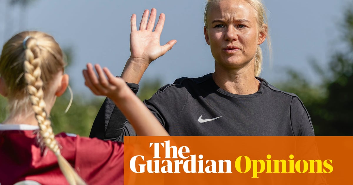 Voltei para a equipe onde tudo começou. Eu sou capaz de ser o modelo que nunca tive | Time de futebol feminino da Dinamarca