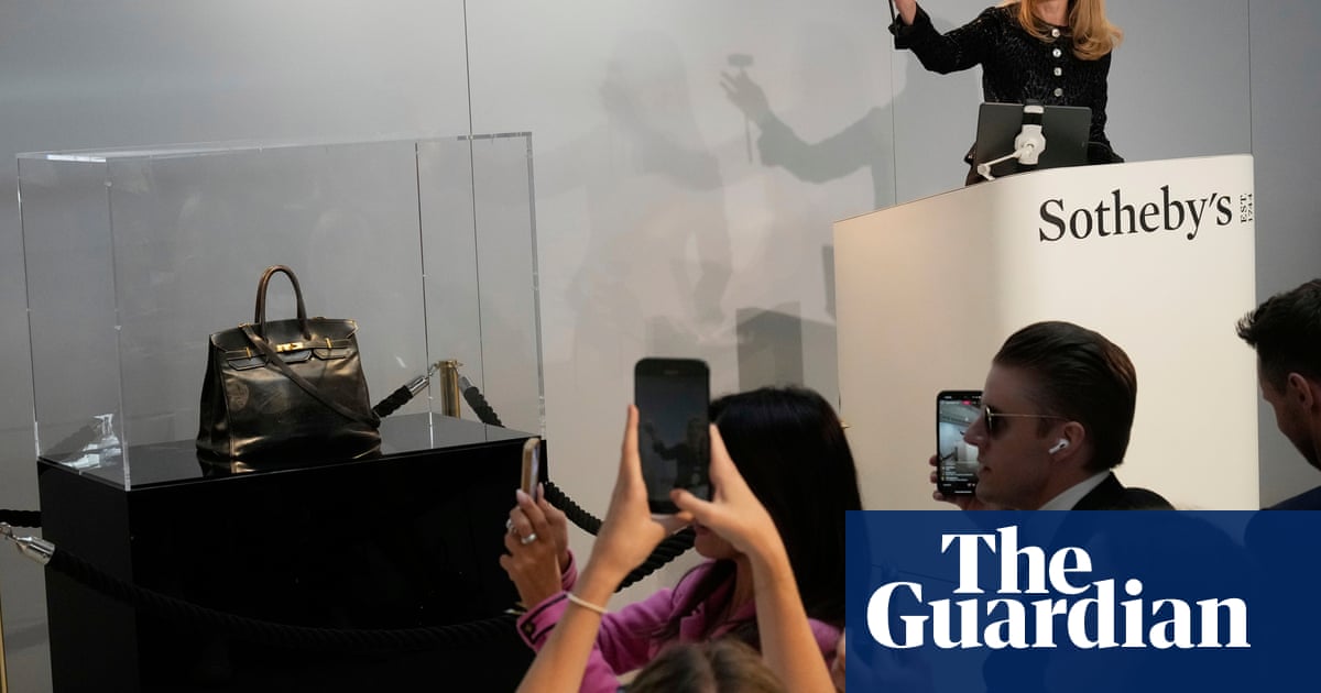 A bolsa Hermès original de Jane Birkin é vendida por recorde de 8,6 milhões de euros no Leilão de Paris | Acessórios