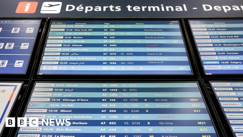 A Ryanair cancela os vôos para 30.000 passageiros devido ao ataque francês