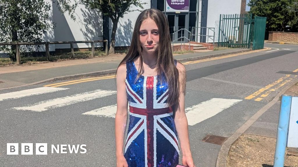 A escola de Warwickshire pede desculpas à menina sobre a recusa do discurso do dia da cultura