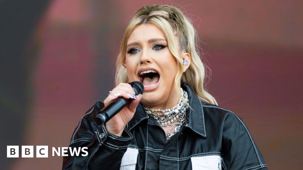 A estrela pop Ella Henderson revela diagnóstico de endometriose