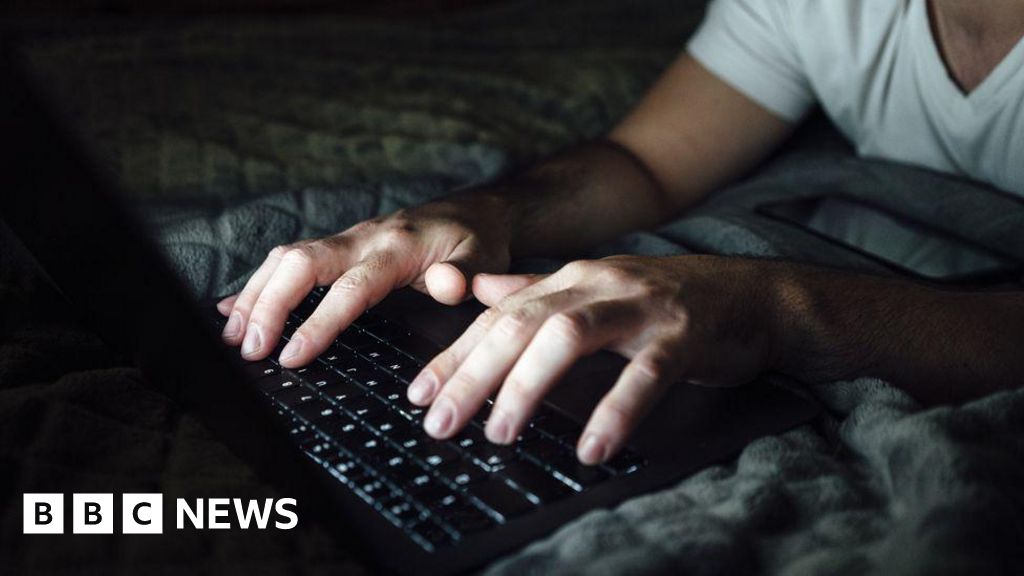 A verificação pornô do Reino Unido para a verificação para as crianças que veem conteúdo adulto?
