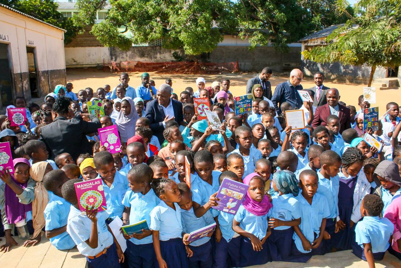 Access Bank Doa Livros às Escolas e Reforça o Seu Compromisso Com a Educação • Diário Económico