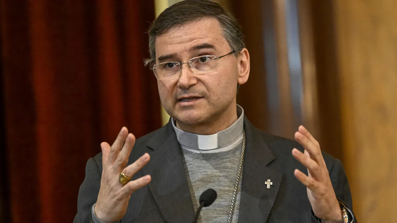 Américo Aguiar Avisa Que "Sem Esperança" Qualquer UM Pode "PEGAR NO LEME"