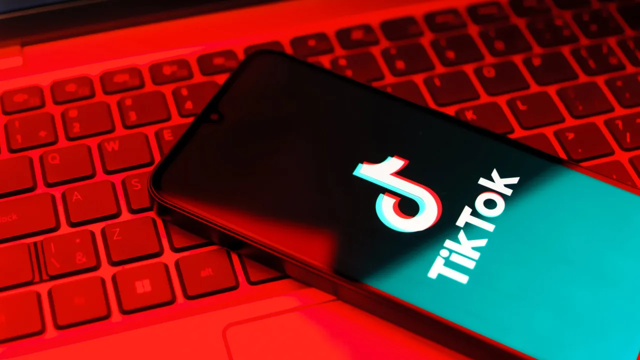 China rejeita acusaza -sobre armazenento ilegal de dadas do tiktok