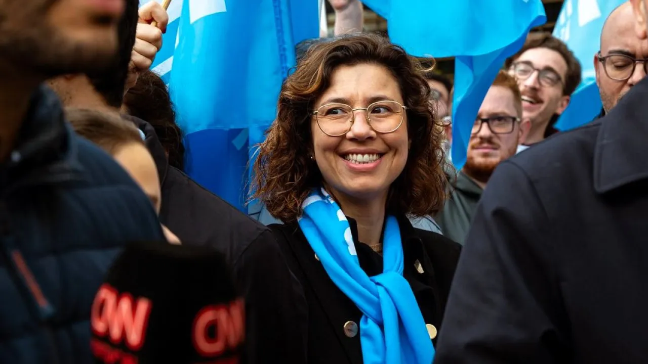 Cidadania? "ACHO ESTRANHO QUE SE RETIREM FACOS CIENCOS"