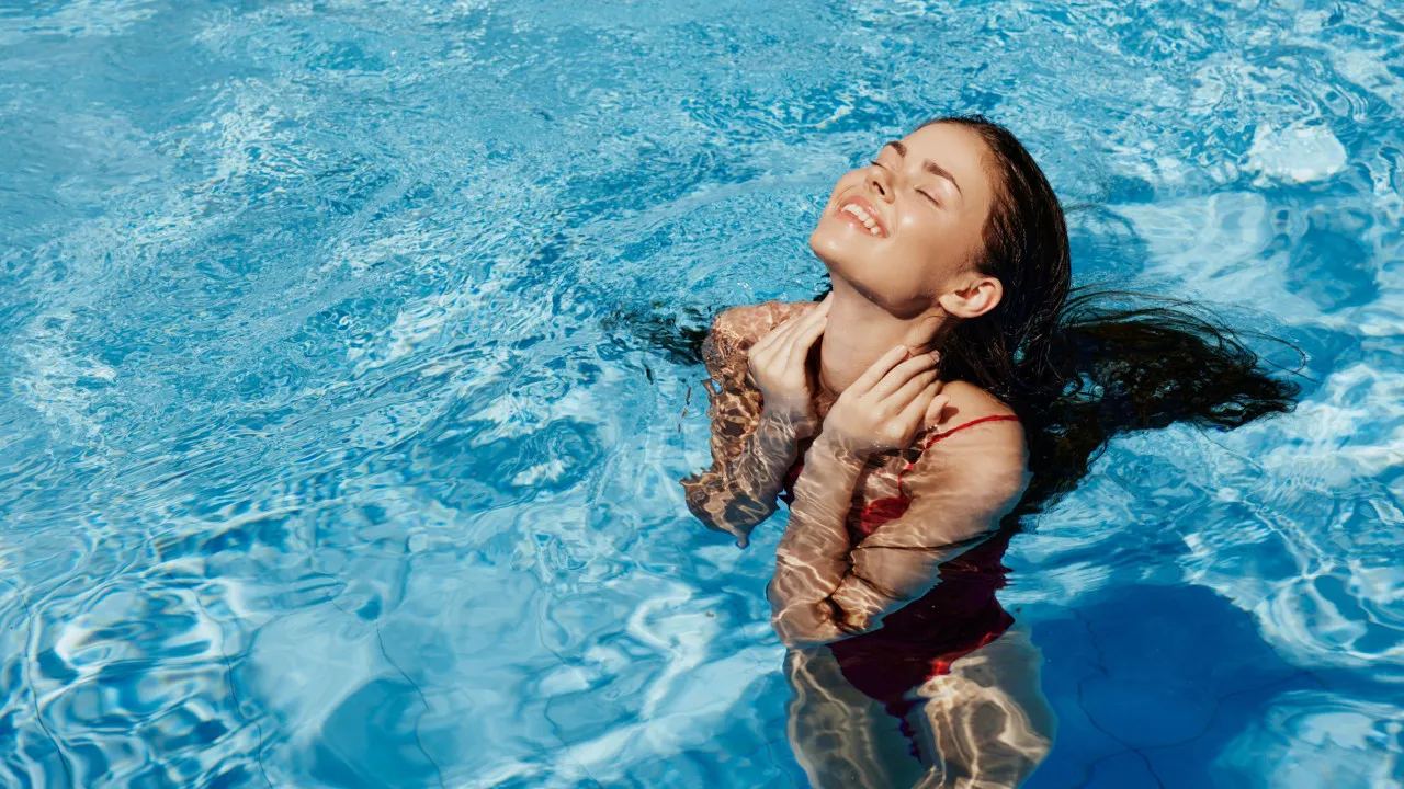Como proteger o Cabelo do Sol, Cloro, E Sal Em Excendo no Verão