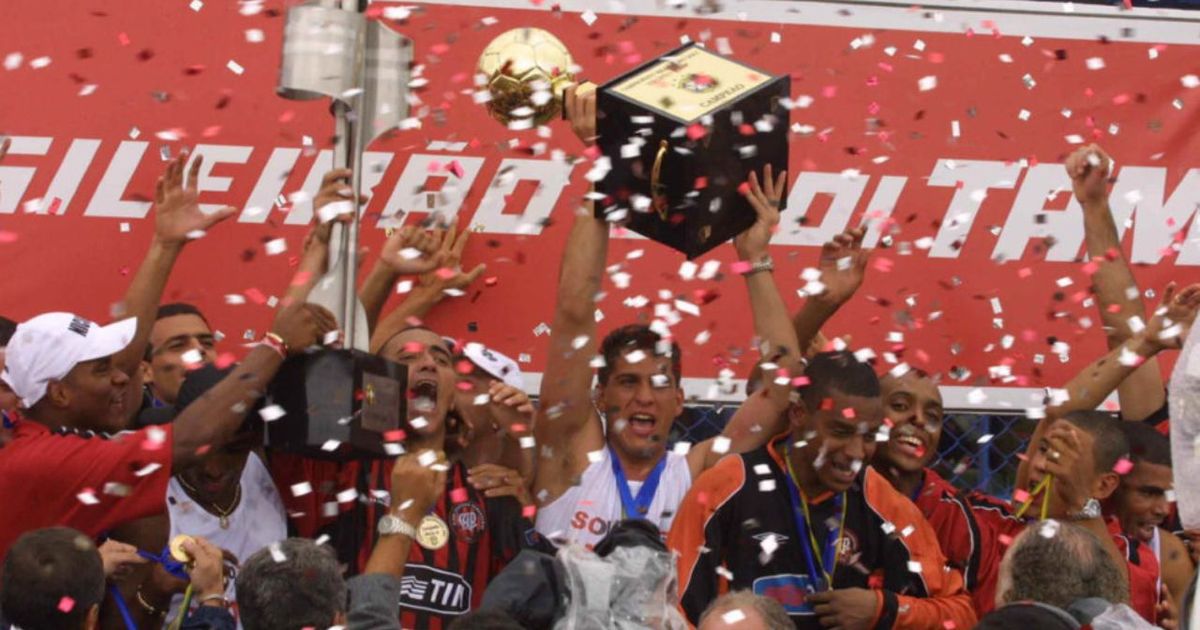 Em Última Entrevista, Flávio Lembrou Entrega da Faxa de Campeão Antes de Título
