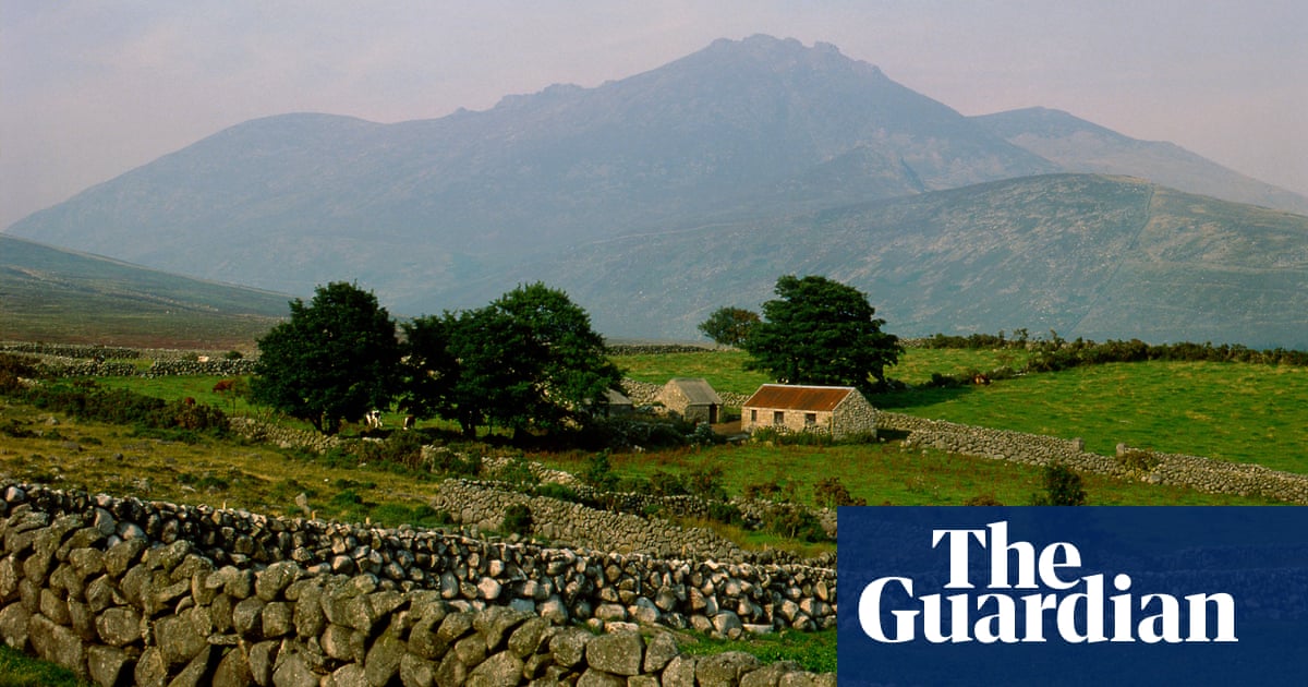 Em busca do melhor vista da montanha do Reino Unido: caminhando na Irlanda do Norte Lames | Férias da Irlanda do Norte