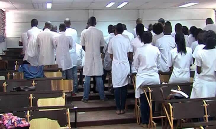 Estudantes de Medicina Reagem à Revogação de Subsídios em Maputo