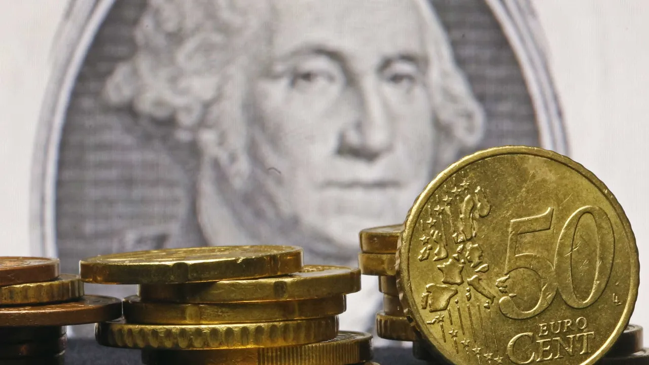 Euro cai mas mantém-se nos 1,16 dólares