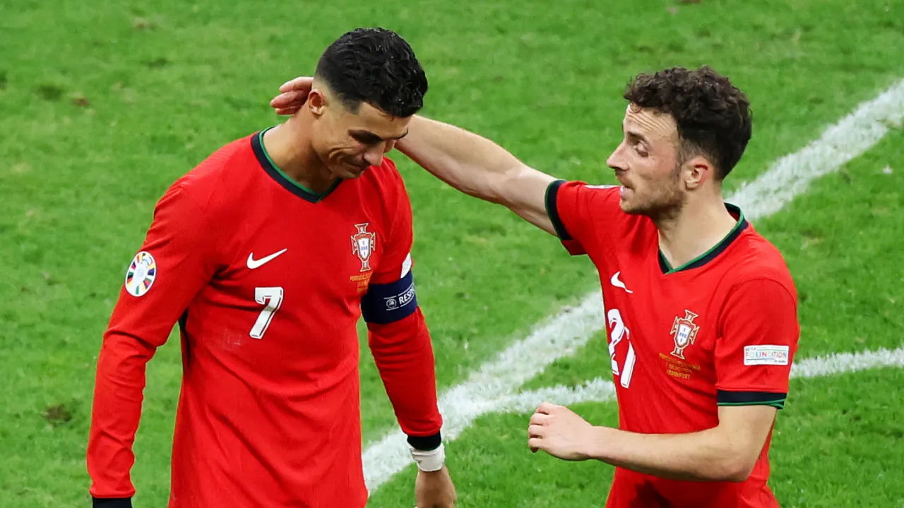 Falha de CR7 no funeral de Jota? "Não consigo perceber enquanto capitão"