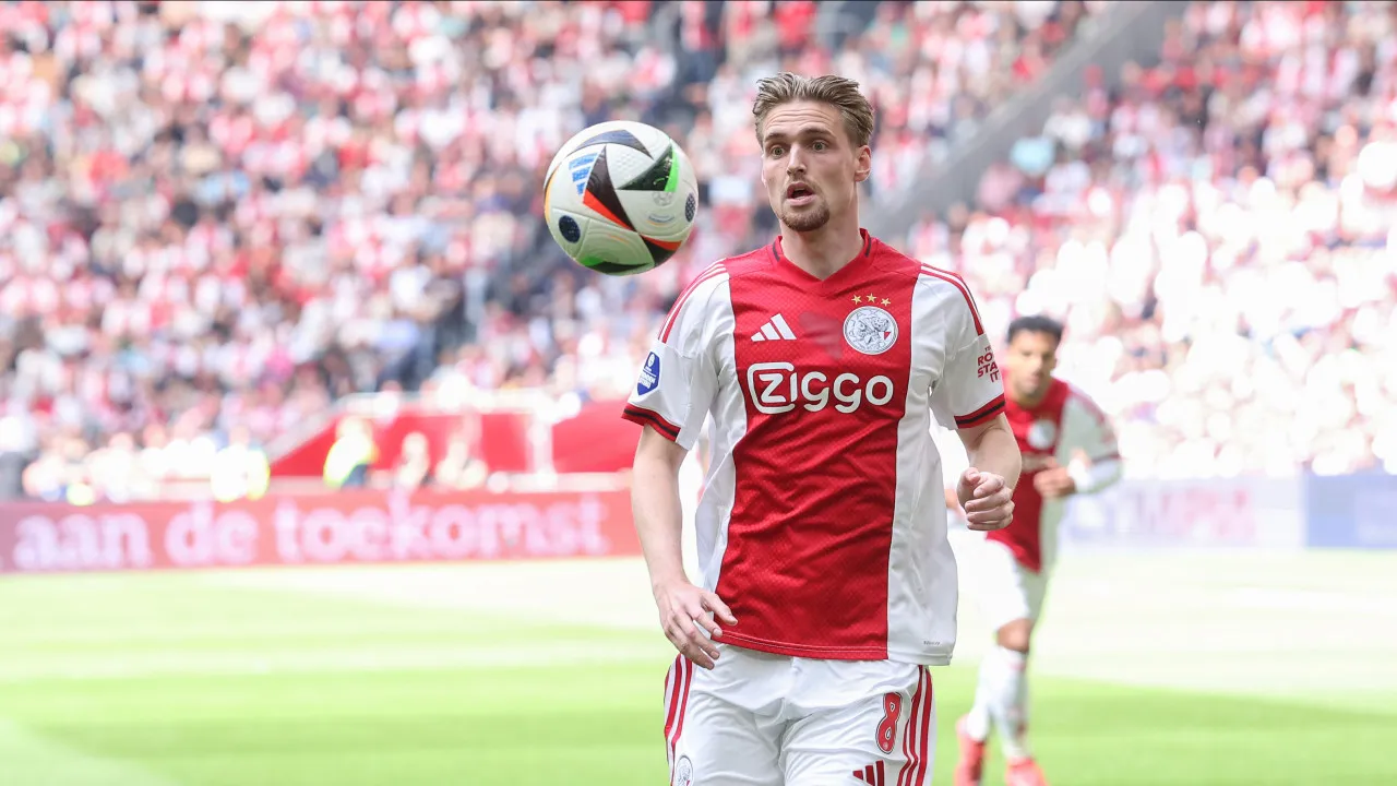 Farioli 'pede' avb para trazer craque do Ajax para o FC Porto