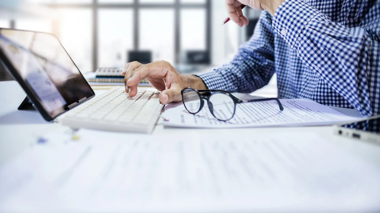 Fisco investiga esquemas de empresas usados para pagar prémios salariais
