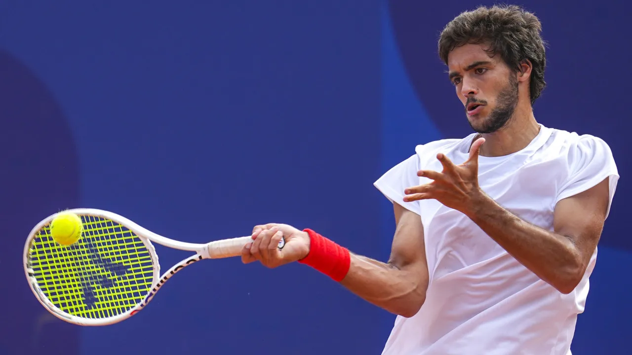 Francisco Cabral segue para um segunda ronda de pares em kitzbuhel