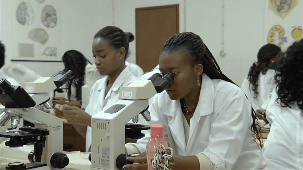 Governo Anúncia Fim de Subsídios Para Estudantes de Medicina