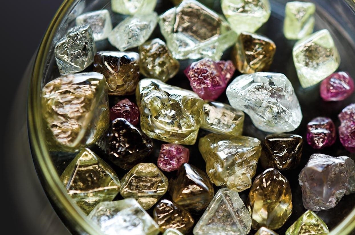 Governo Arrecadou 15,5 M $ com Venda de Diamantes em Leilão Internacional