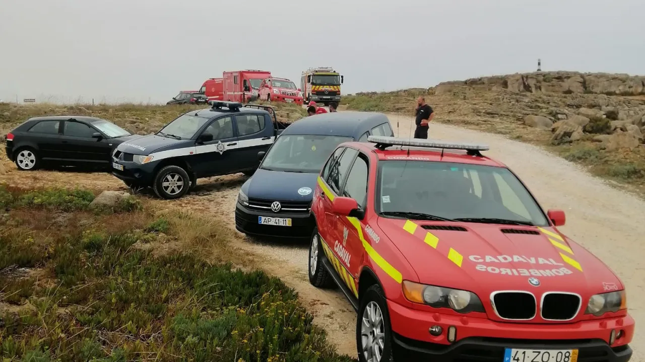 Homem Ferido Após Queda de Parapente Em Zona Rochosa Em Alcobaça