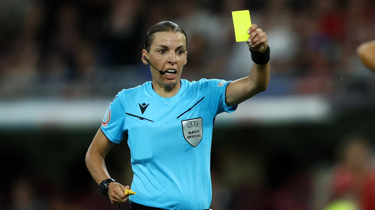 Já Há Árbitra para um Feminino Feminino, ENTREPRA ESPANHA E INGLATERRA