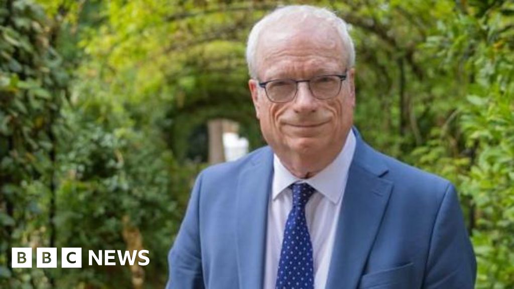 Lord Chris Smith se torna chanceler da Universidade de Cambridge.