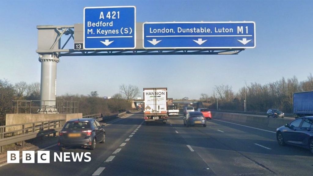 M1 derramamento de combustível perto de Milton Keynes para levar a atrasos