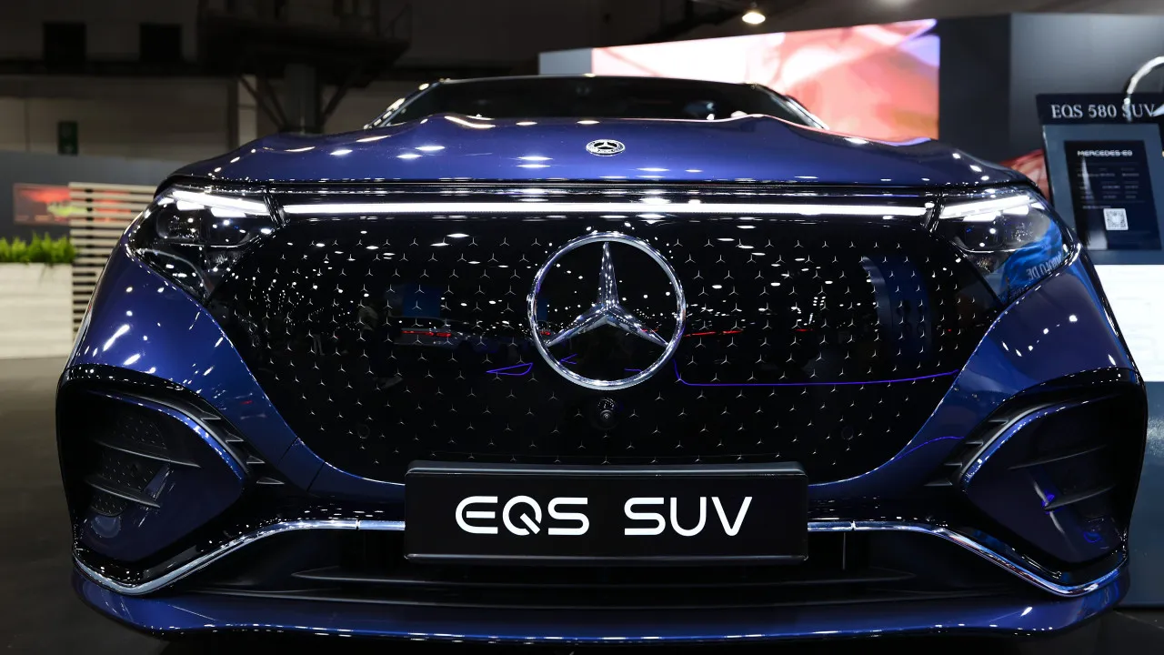 Mercedes suspende produção de carros elétricos para os EUA