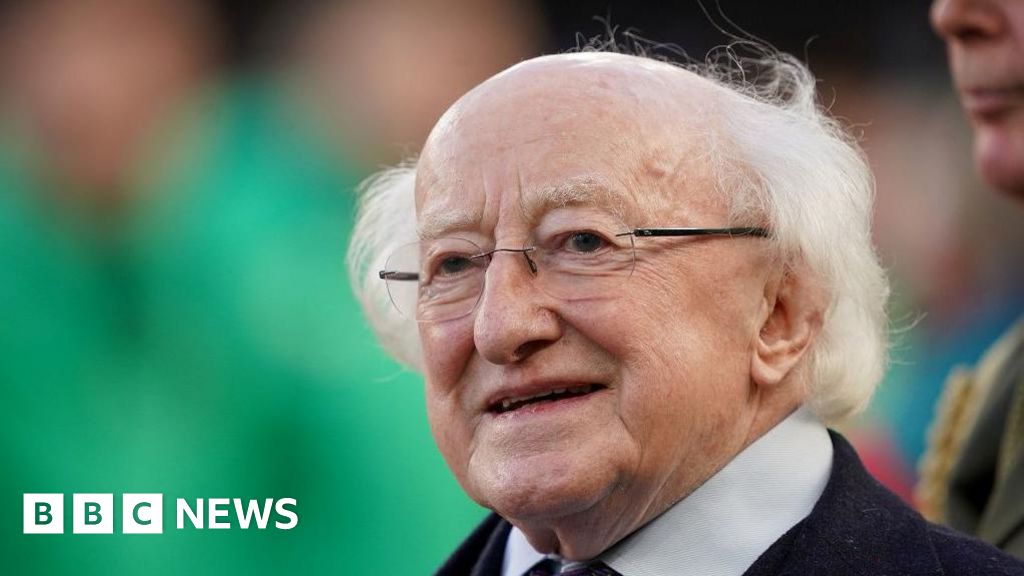 Michael D Higgins retrato 'desaparece na prefeitura de Belfast'