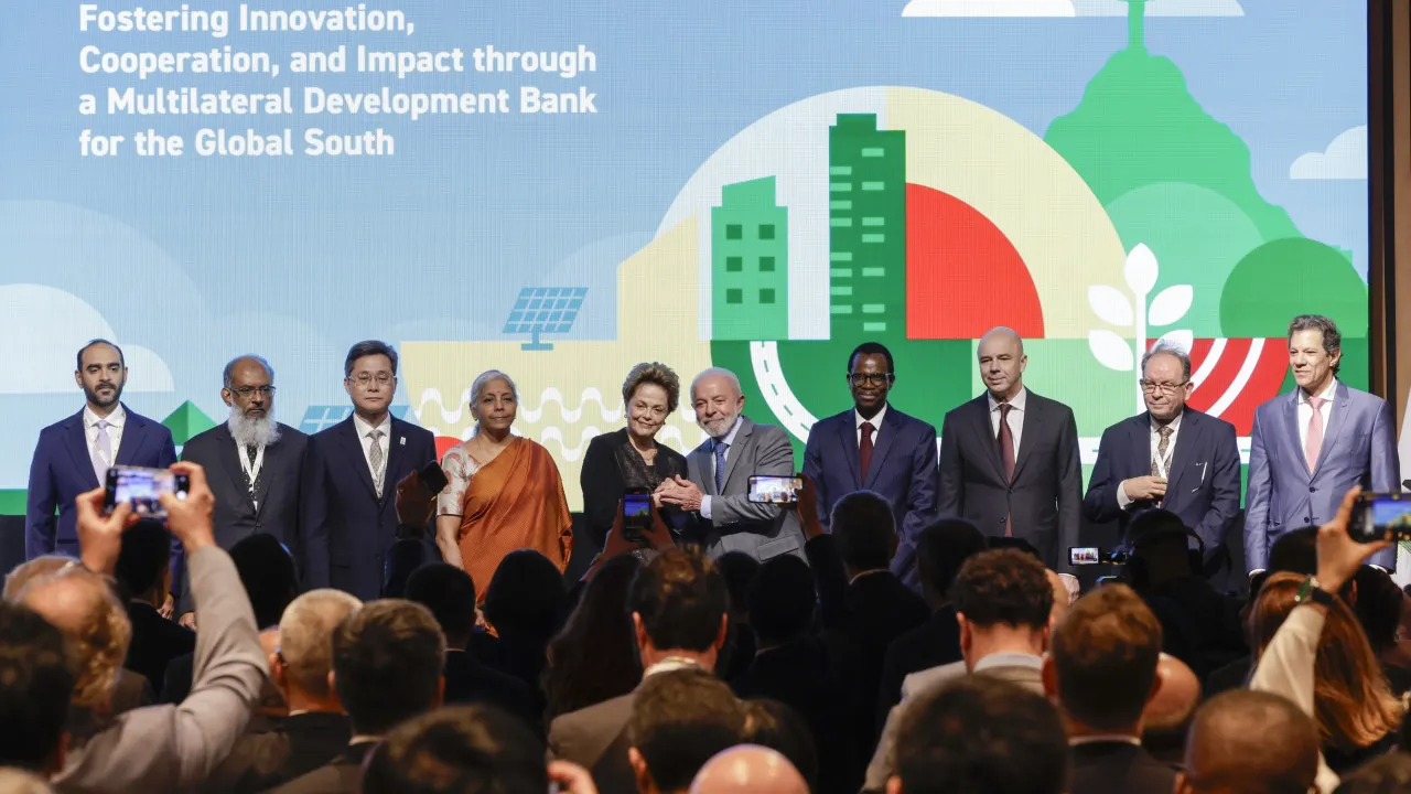 Ministros das Finanças dos BRICS fazem apelo "urgente" para reformar FMI