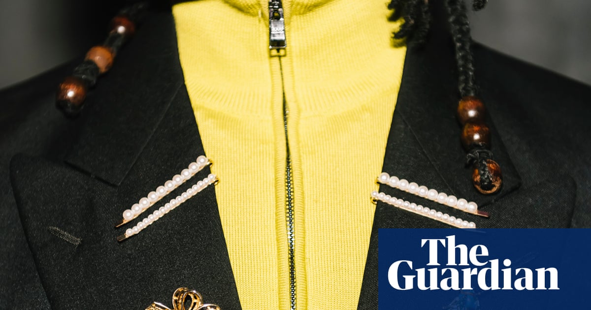 'Não sinta que você tem que parar em um': o renascimento brilhante e emocionante do broche | Moda australiana