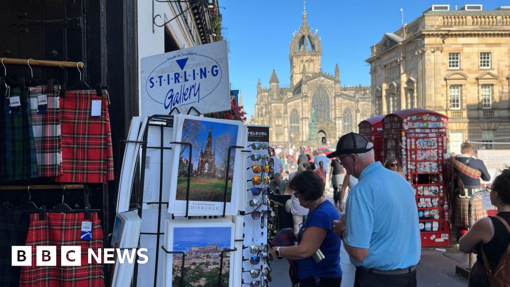 O Royal Mile de Edimburgo precisa de 72 lojas de presentes?