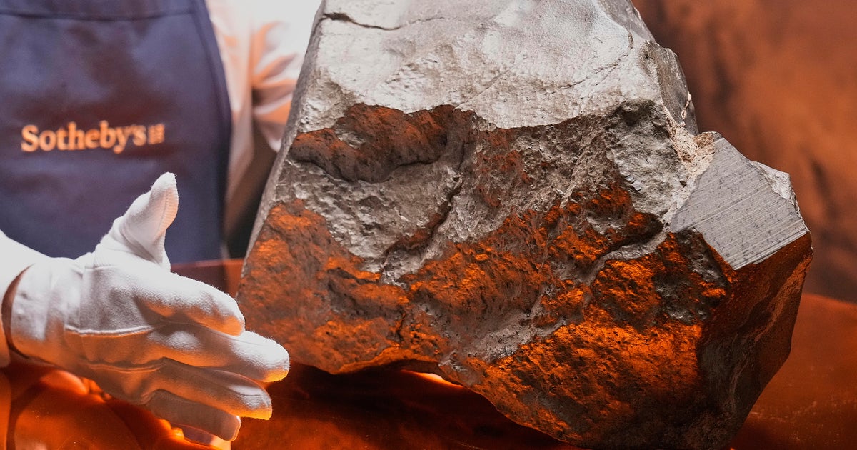 O meteorito marciano espera ser vendido por US $ 2 milhões em leilão ...