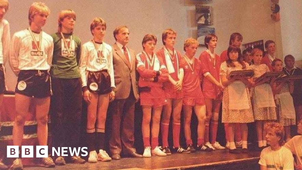 O time de futebol dos Jogos da Ilha Orkney se reúne 40 anos