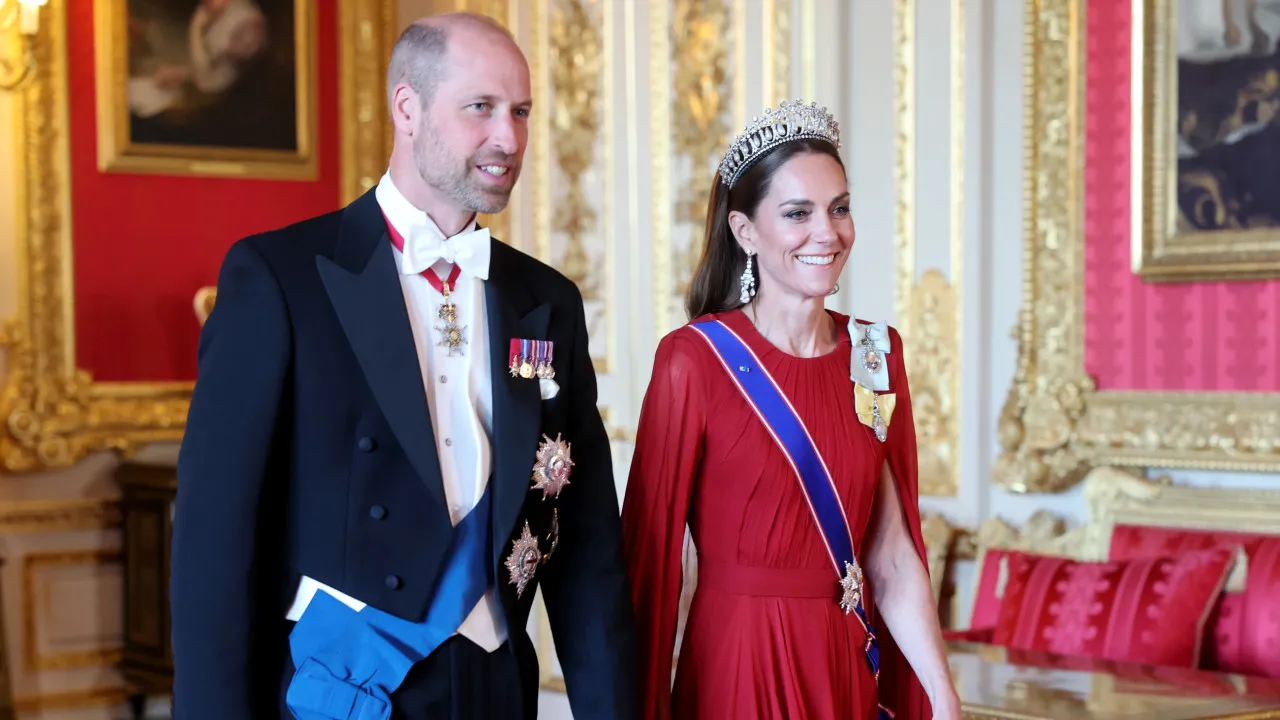 Os detalhes do visual impressionante de Kate Middleton em banquete